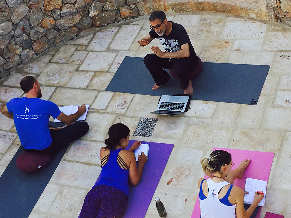 Arun teaching yoga students